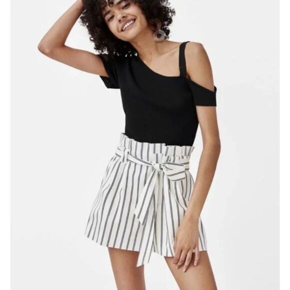 Zara Pants - Zara TRF Collection Pleated Belted Paper Bag Shorts White Striped Sz SMALL